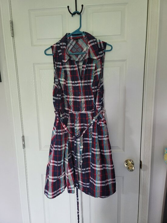 torrid Dresses & Skirts - Womens red, blue, white plaid Torrid dress with waist tie and pockets - size 3